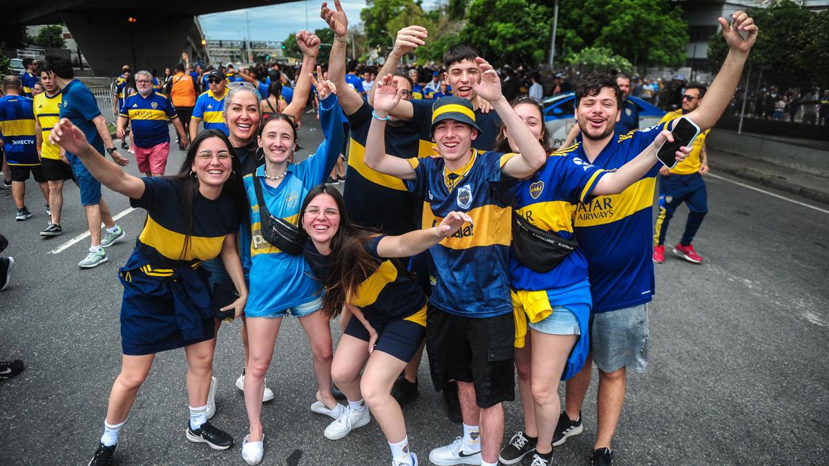 El Maracaná abrió las puertas una hora antes y los hinchas de Boca deliran