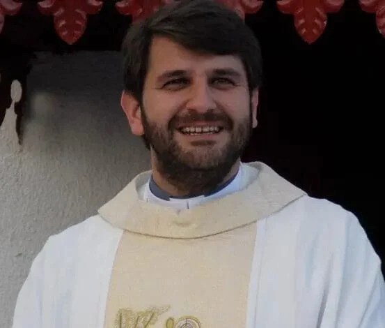 El padre Pedro Forneau viaja a Roma y participará de una audiencia con el Papa