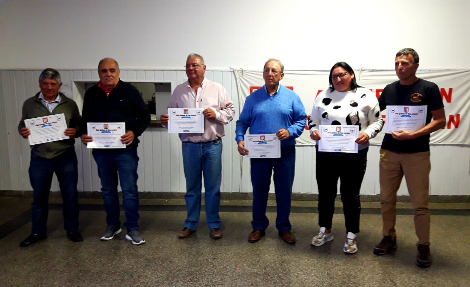 El Club Quilmes homenajeó a ex Combatientes con una cena show