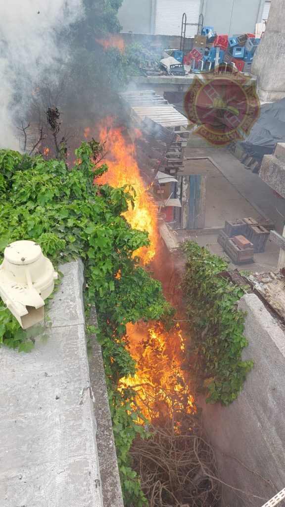 Incendio en vivienda en desuso en Claromecó