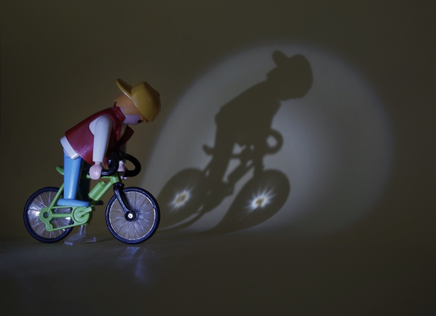 Juego de sombras y luces en estudio