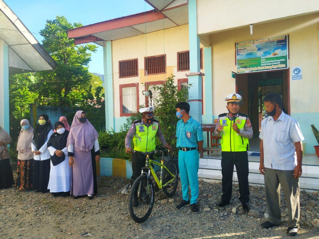 1 banjarbaru, mentaos, banjar baru utara, kota banjar baru, kalimantan selatan 70711,. Sat Lantas Laksanakan Giat Sawue Sikula Tribrata News Polres Aceh Barat Daya