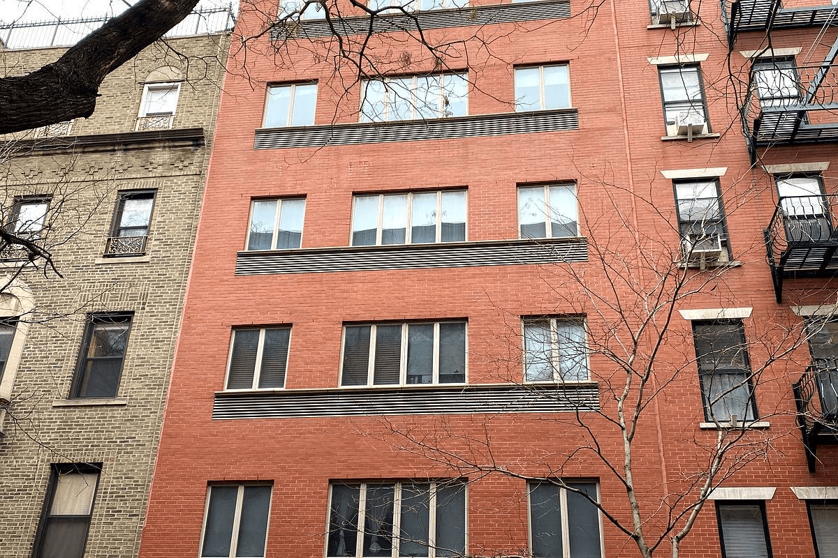 211_Mott_angle2_web.webp