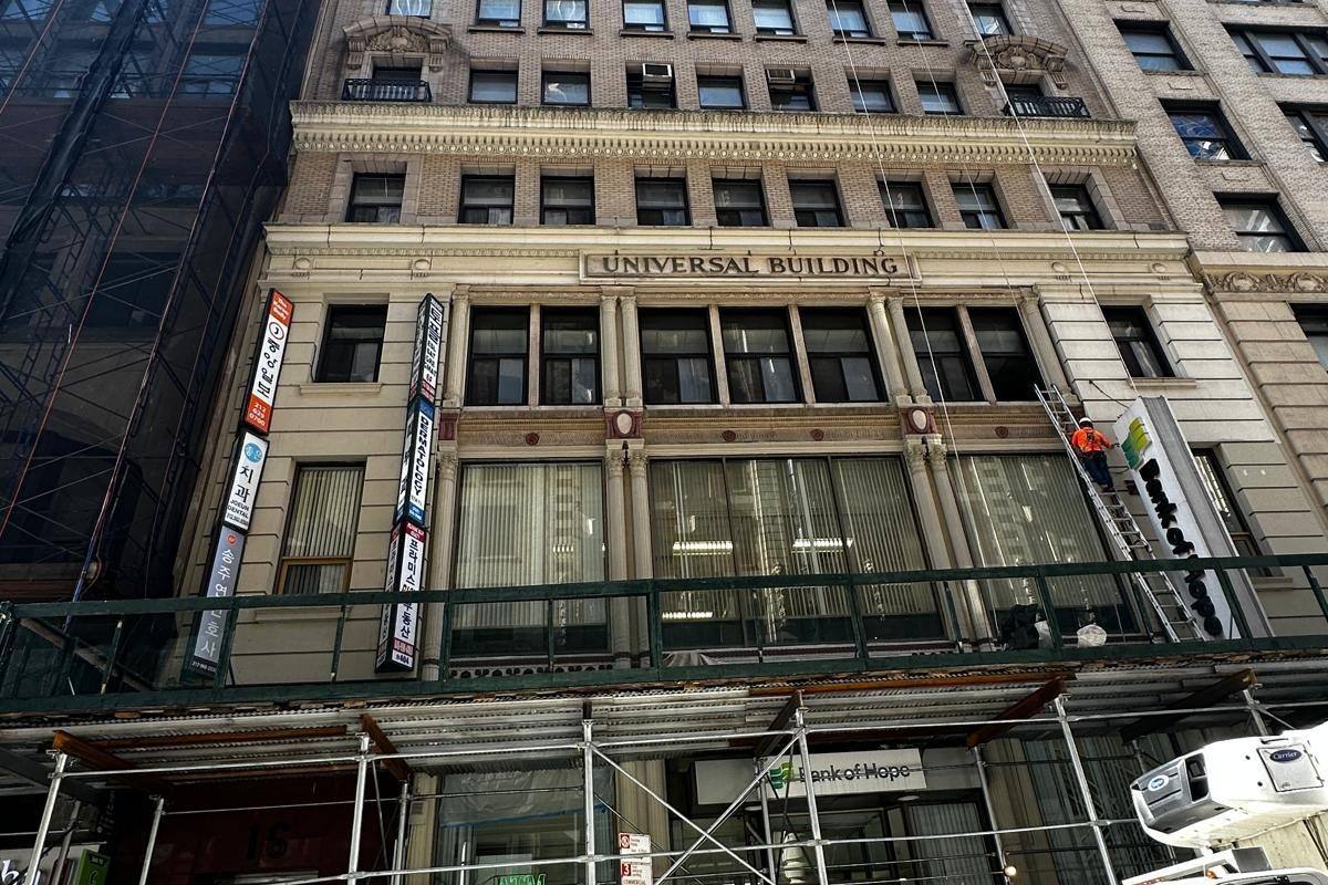 Ext_07_Universal_Building_Street_Level_01_web