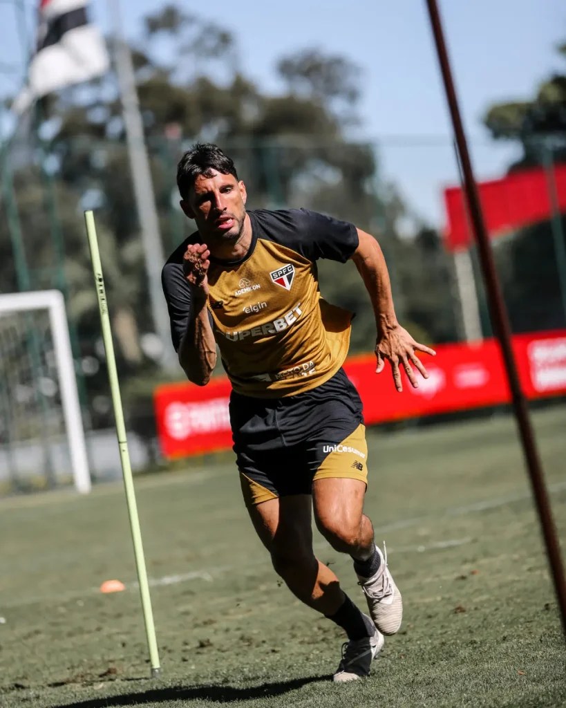 São Paulo acerta renovação com Calleri até 2028