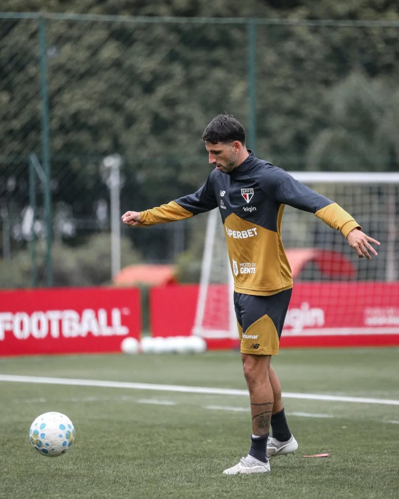 Calleri assina renovação até 2028