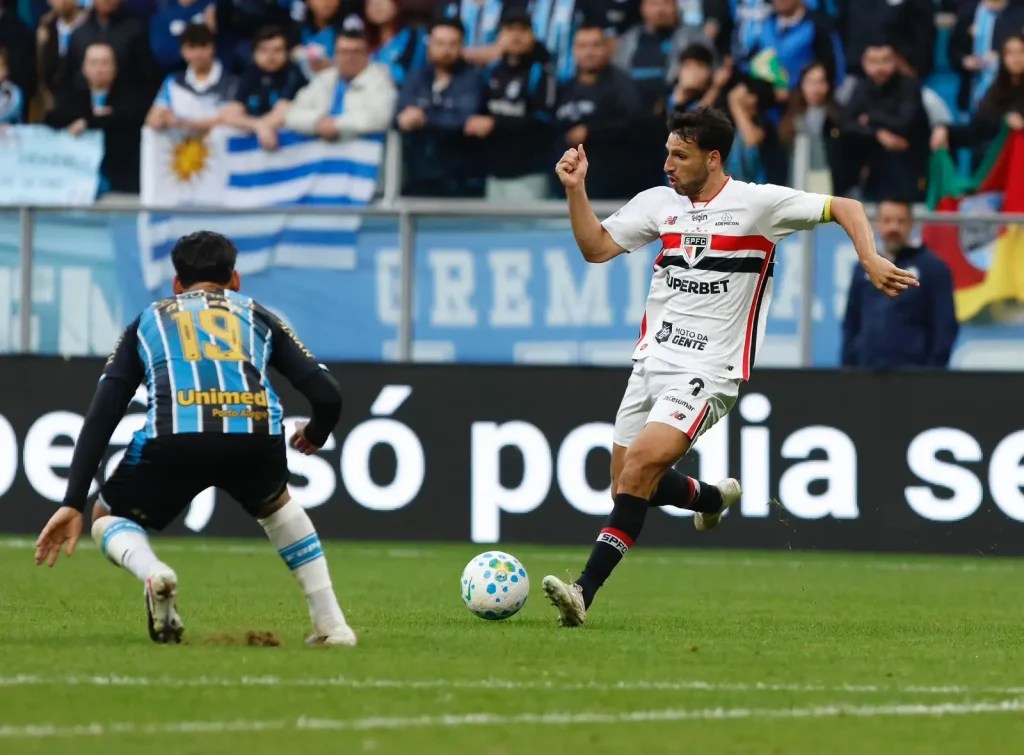São Paulo toma virada do Grêmio e amarga oitavo jogo de jejum no Brasileiro