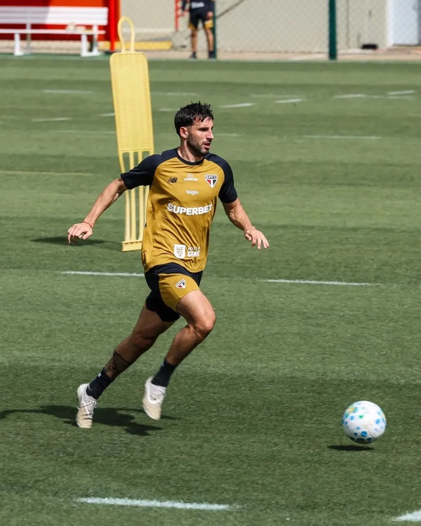 Calleri inicia tratamento no tornozelo e não tem previsão de retorno