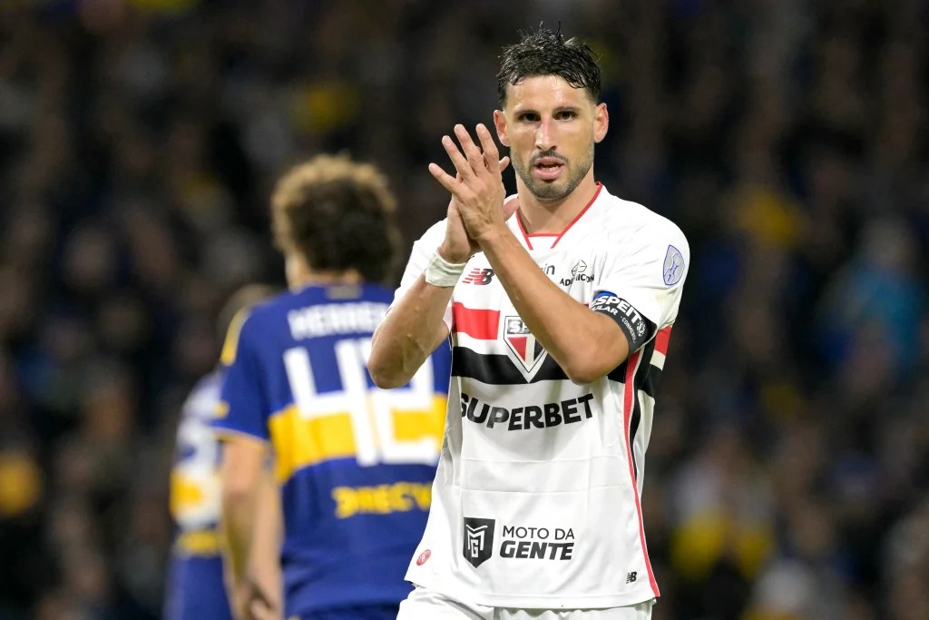 Calleri confia em virada do São Paulo e reclama de suspensão