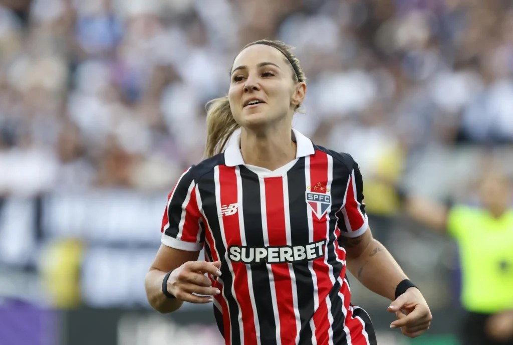 SP vence o Corinthians de virada e abre vantagem na final do Brasileirão feminino