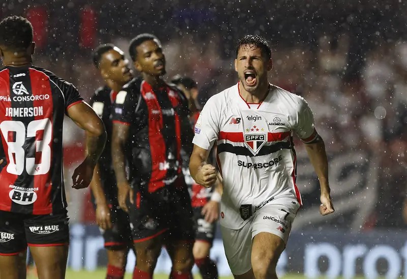 Calleri ultrapassa Luciano, se isola na artilharia do São Paulo em 2026