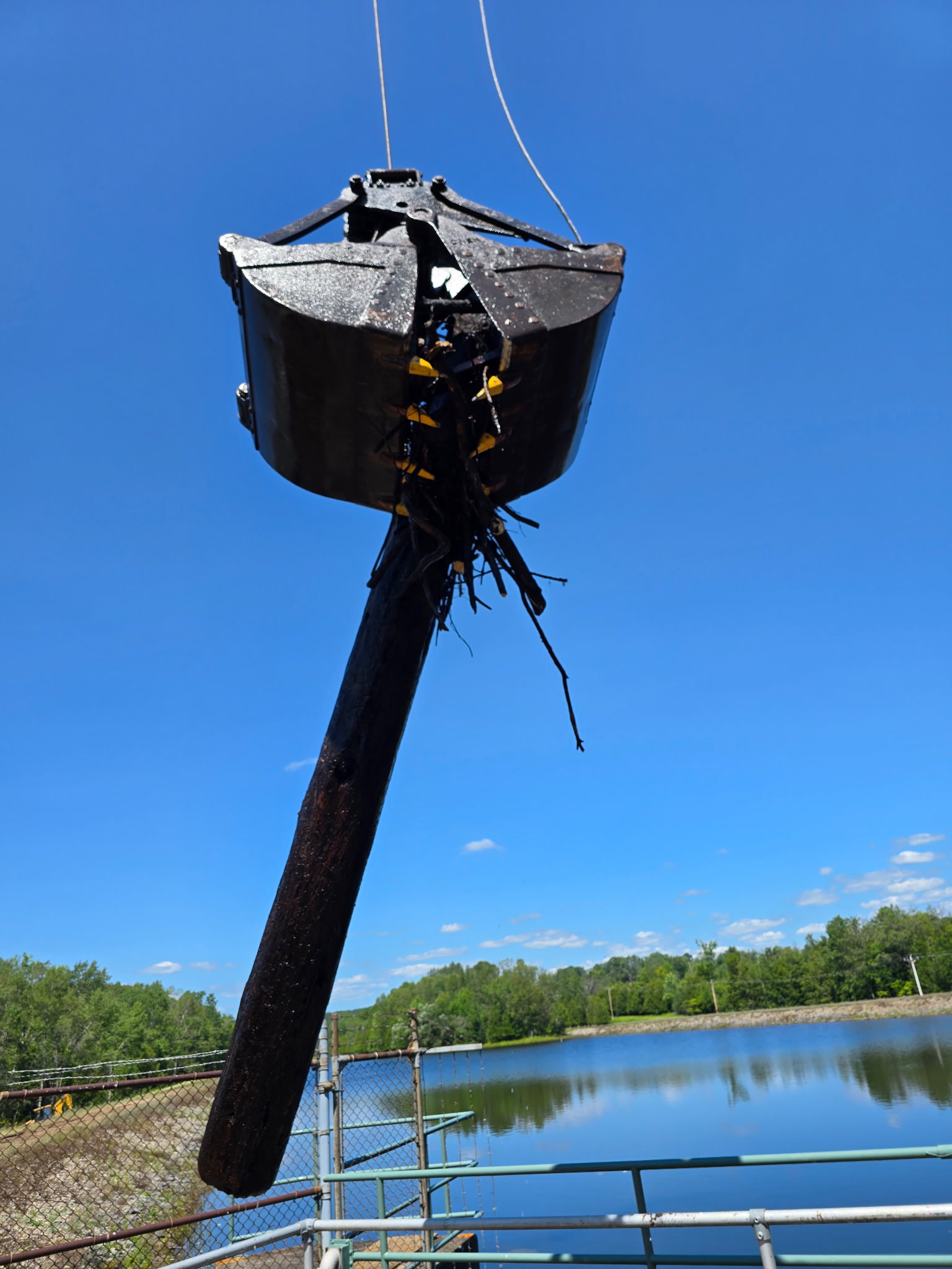 Clam Shell Bucket used at Brookfield to remove debris from the trash rack.