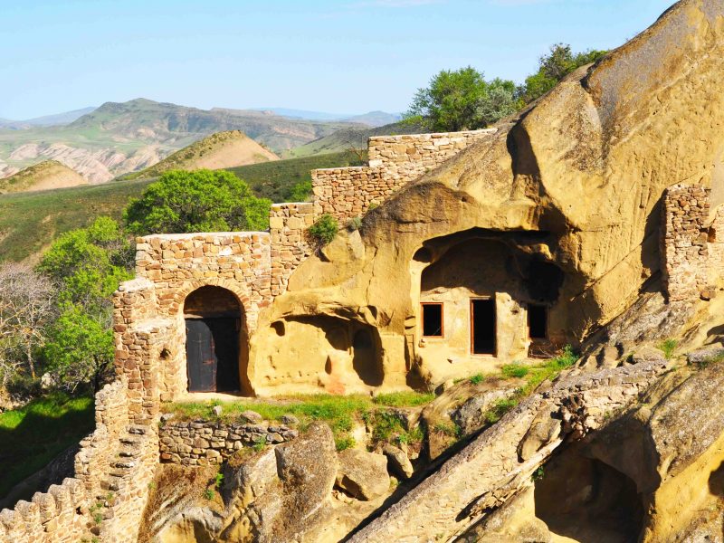 Только на своей или арендованной машине, автобусы и маршрутки из тбилиси туда не ходят. David Garedzhi Posredi Pustyni Individualnyj Tur Triptoper