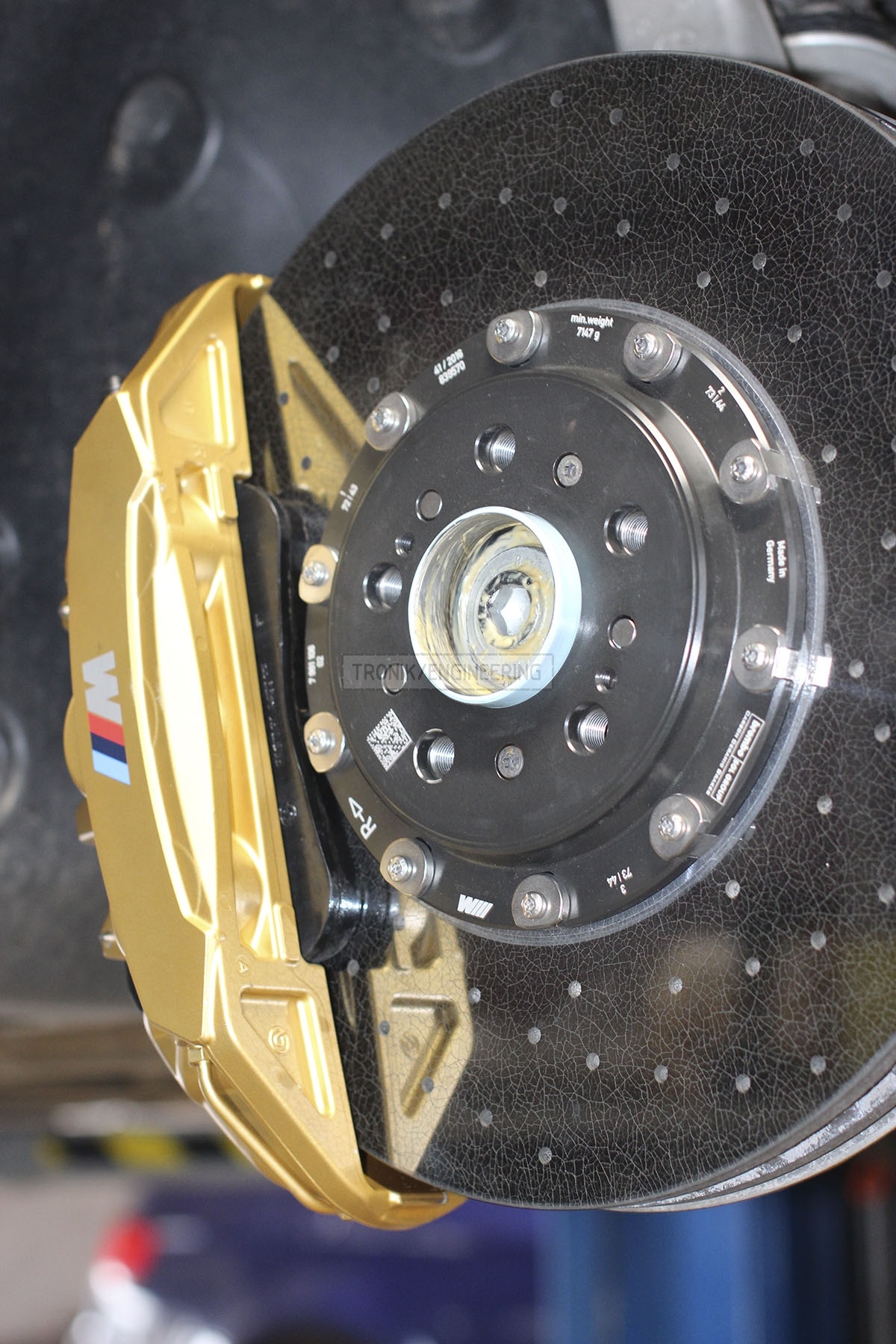 Install carbon-ceramic brakes bmw m5 f90 on front and rear