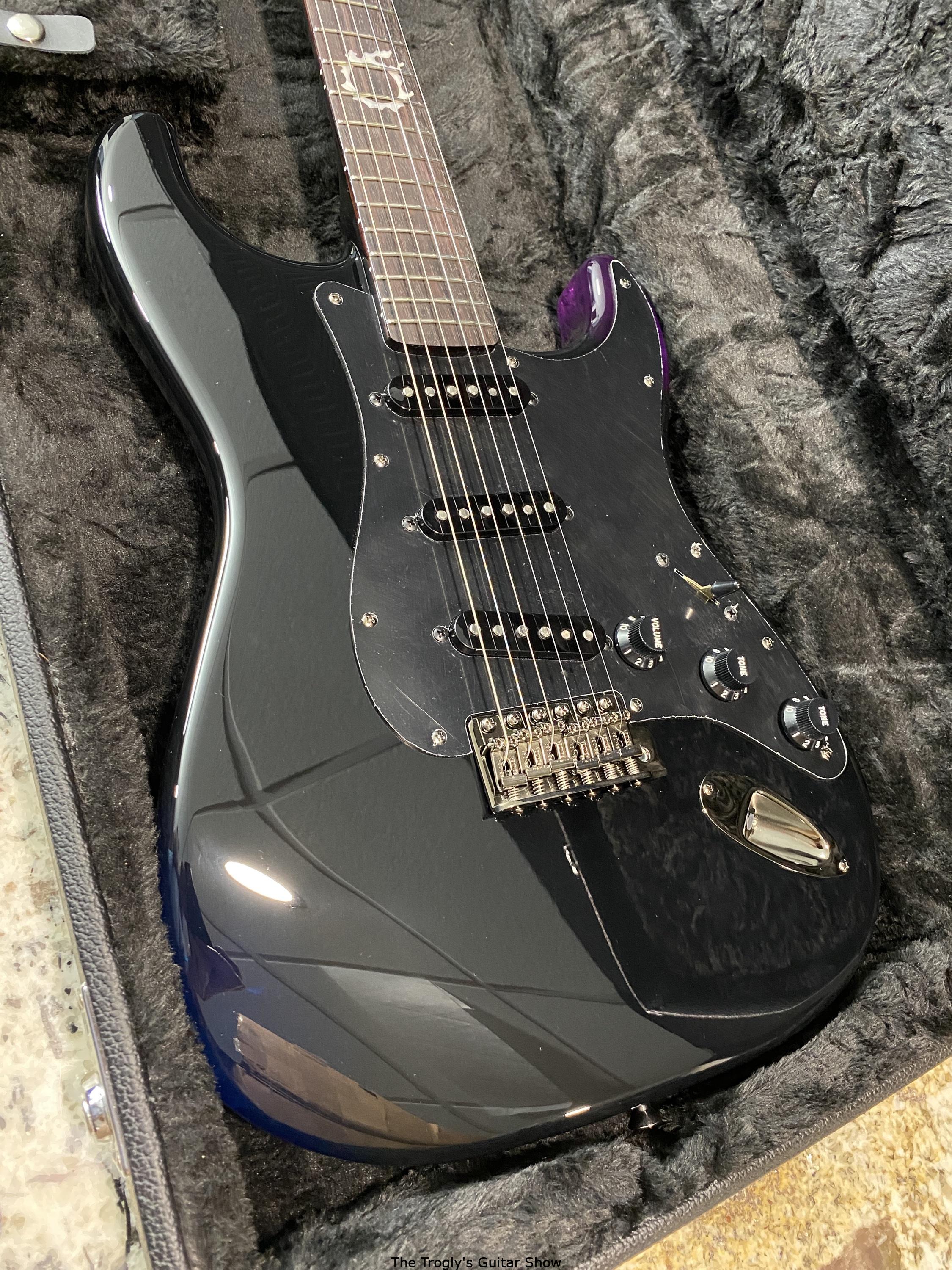 ギター Fender FINAL FANTASY XIV Stratocaster FF4_900x.jpg?v=1622213143