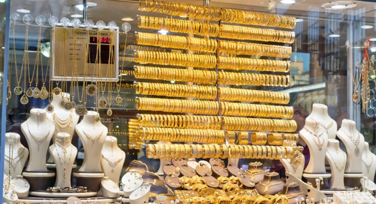 الذهب يهبط 6 جنيهات وجرام 21 بـ«2220» وعيار 24 بـ«2537»