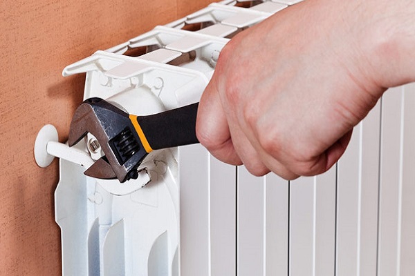 Как избавиться от течи в трубе отопления