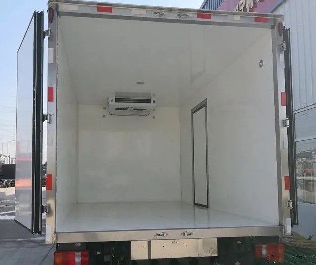 Sinotruk 5 ton Refrigerator RHD Exw China