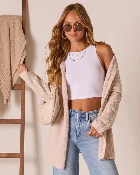Easy Transitional Fall Outfit With Jeans