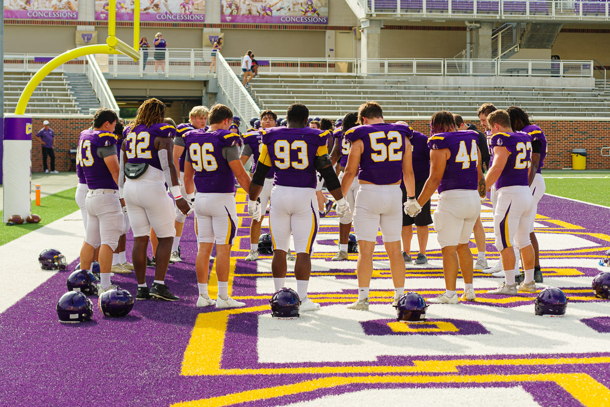 an-overview-of-umhb-football-s-2022-roster-true-to-the-cru