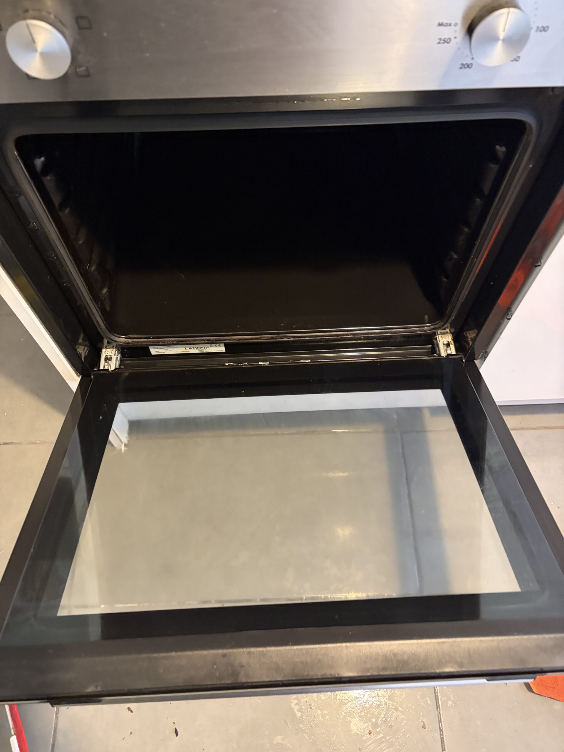 Before and after end of tenancy cleaning work photo