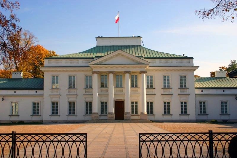 Weto prezydenta zatrzymało państwowy e-Dziennik. Rodzice przez cały czas płacą za cyfrową wygodę