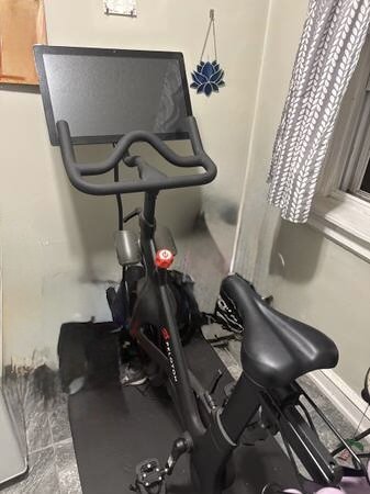 2021 Peloton Bike 2nd Gen – Like New, Great Condition – Ardmore, PA