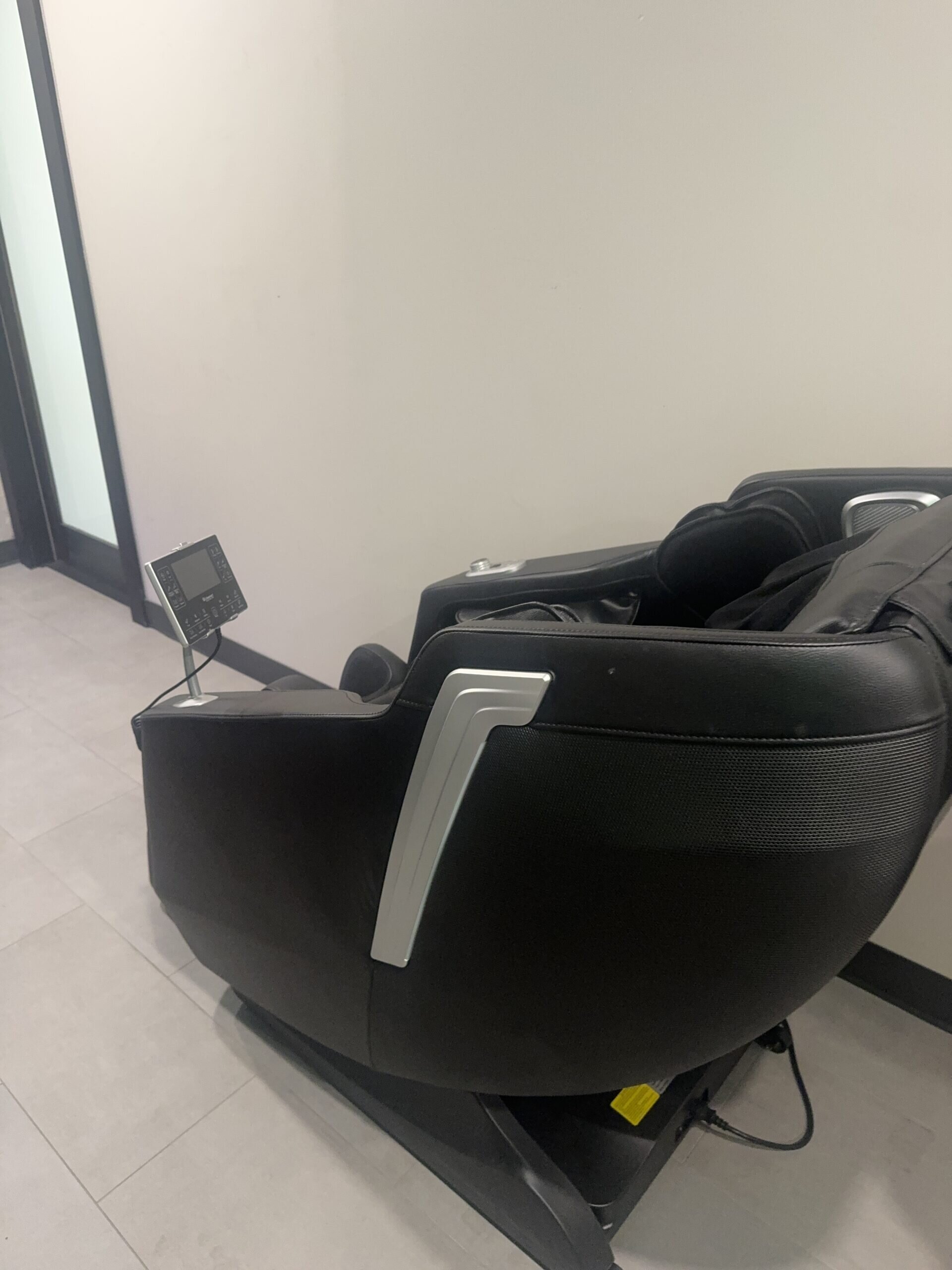 Lightly Used 2010 Brookstone Massage Chair – Westbury