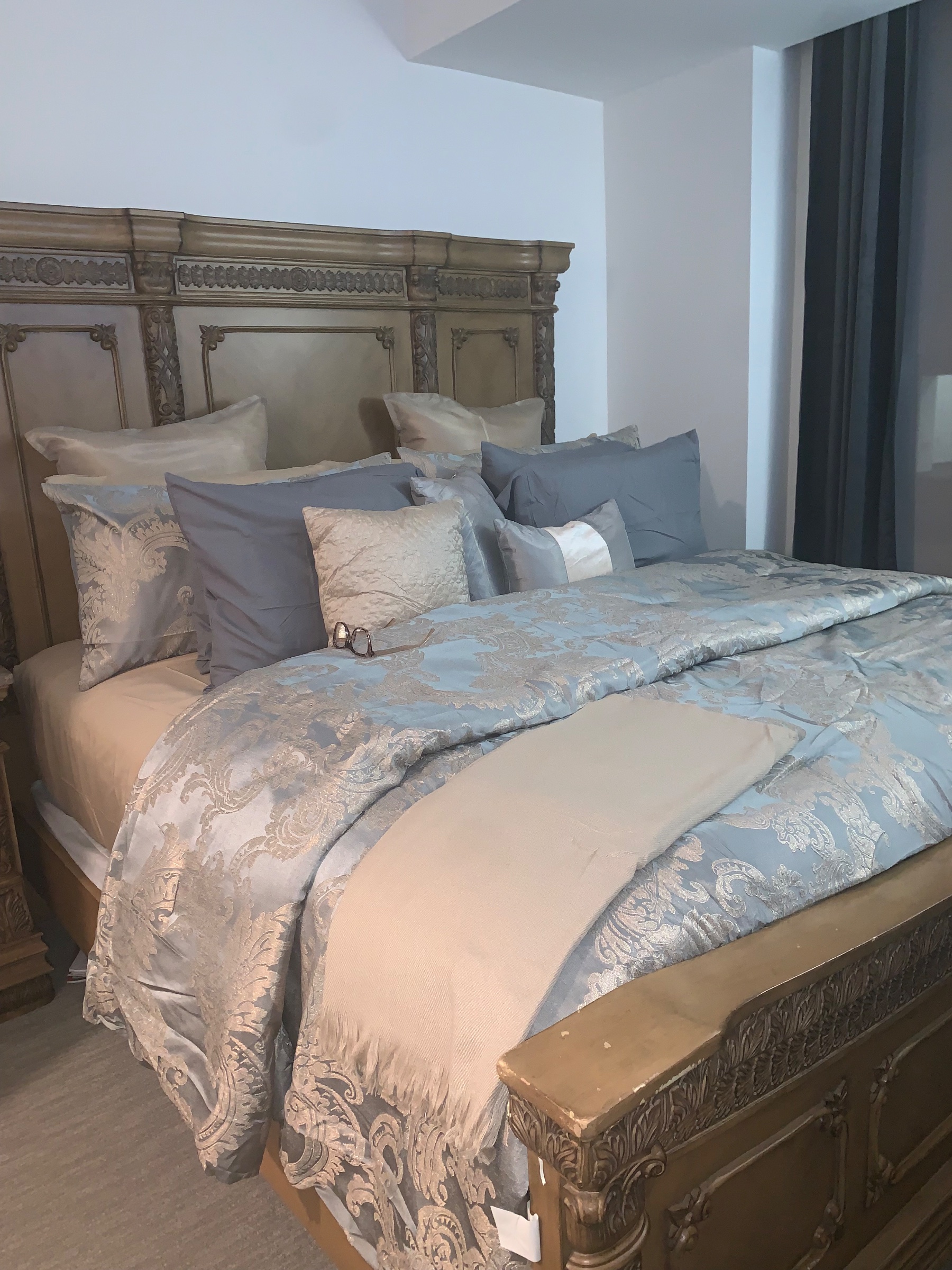 Top Drawer Signature Design King Bed Set – Like New, Includes Mattress – Tysons, VA