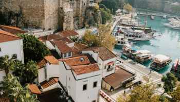 How do I write a travel blog?