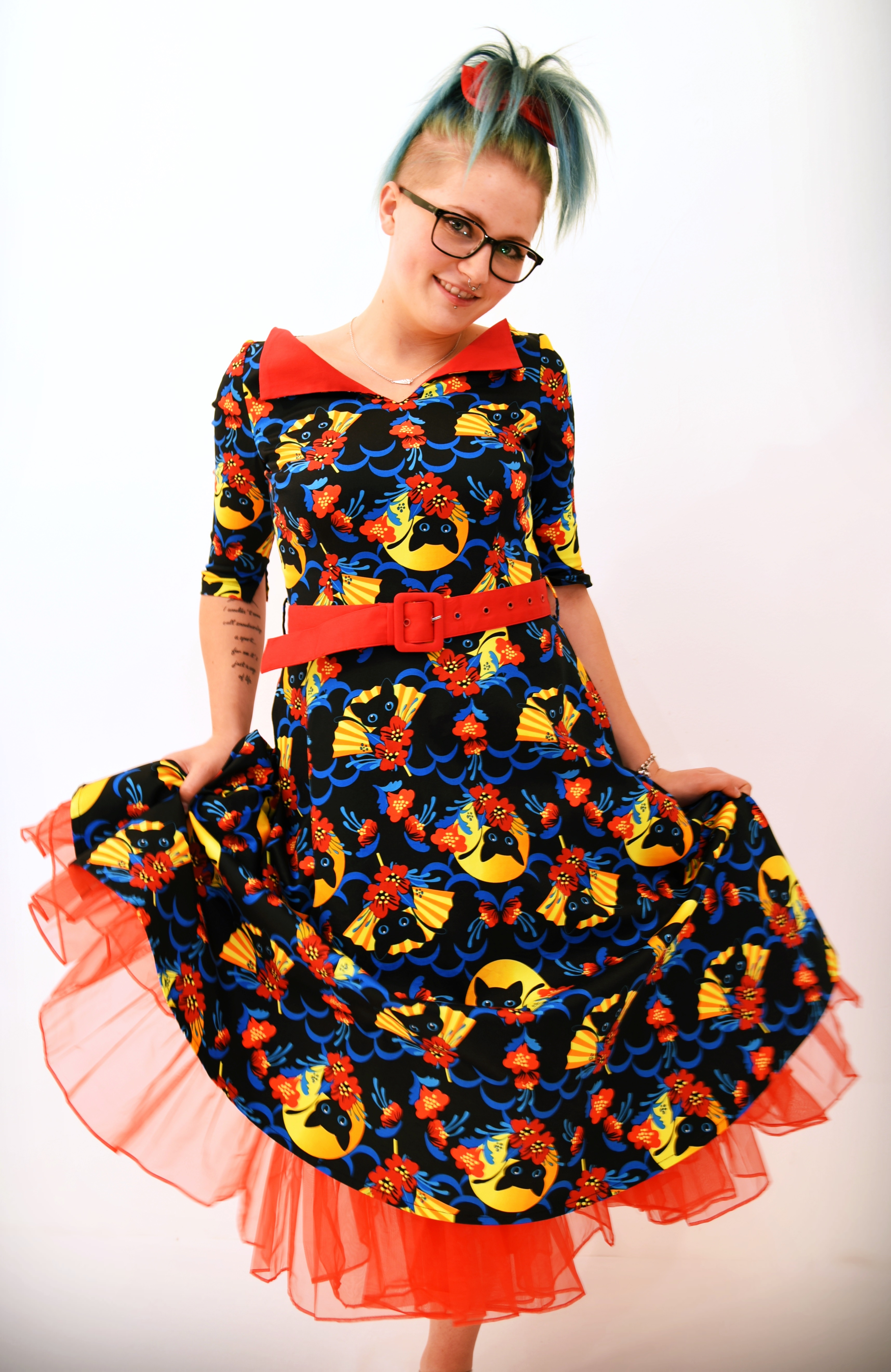 Kleid Katzen Vollmond Armel Blau Rot Gelb Plussize Curvy Rockabella 50er Rockabilly Mode Frech Prickelnd Fesch Tschinderella