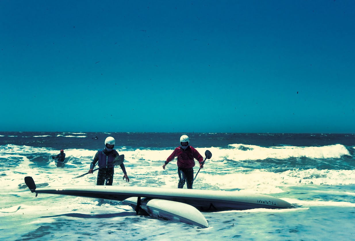 Eric and Jim race to disentangle their boats