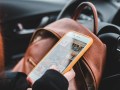 Evita cargar tu celular en el auto, puede afectar tu dispositivo