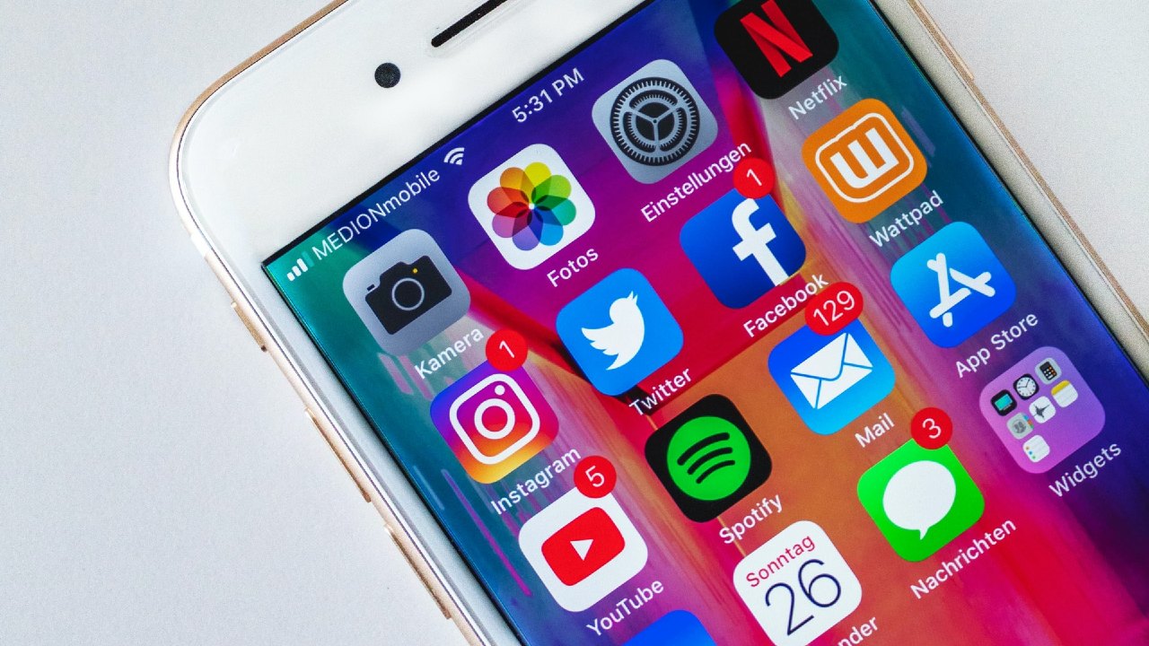 Si tienes deudas, los cobradores podrían pedirte el pago en redes sociales.