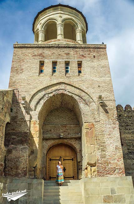 По преданию храм, воздвигнутый зодчим арсукисдзе, вызвал . Mcheta