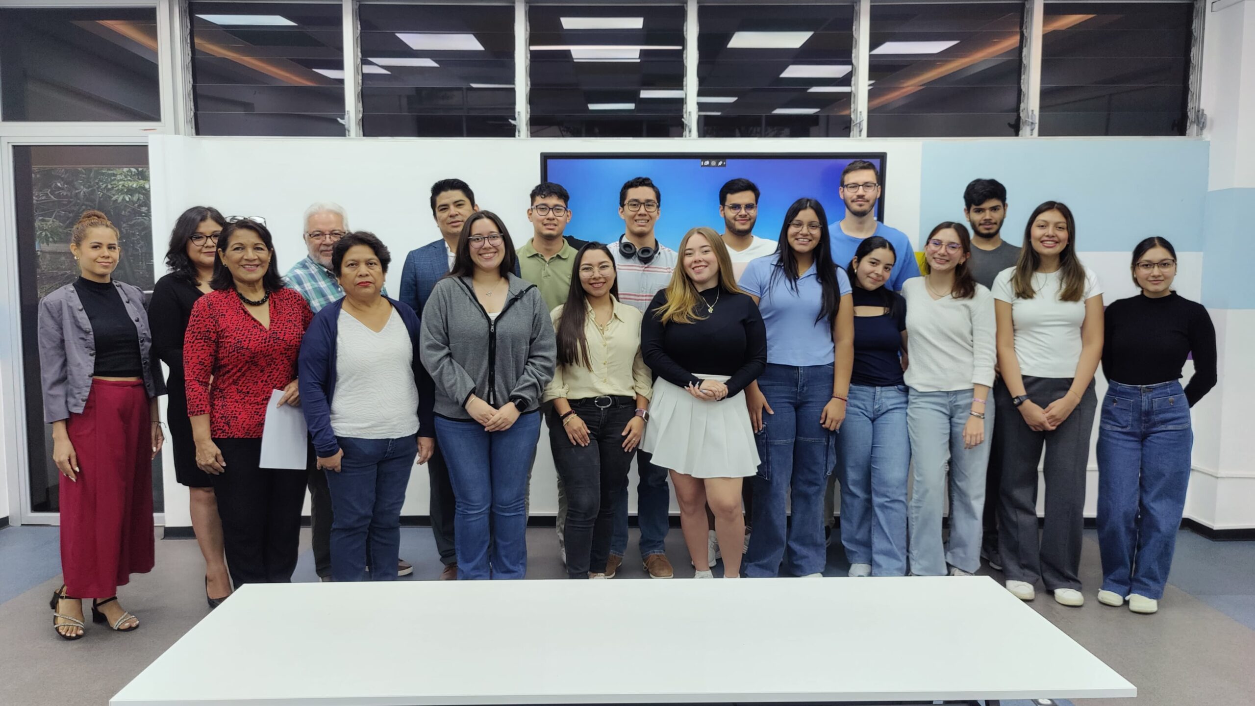 LinkedIn con IA: estudiantes finalizan capacitación para fortalecer su proyección profesional
