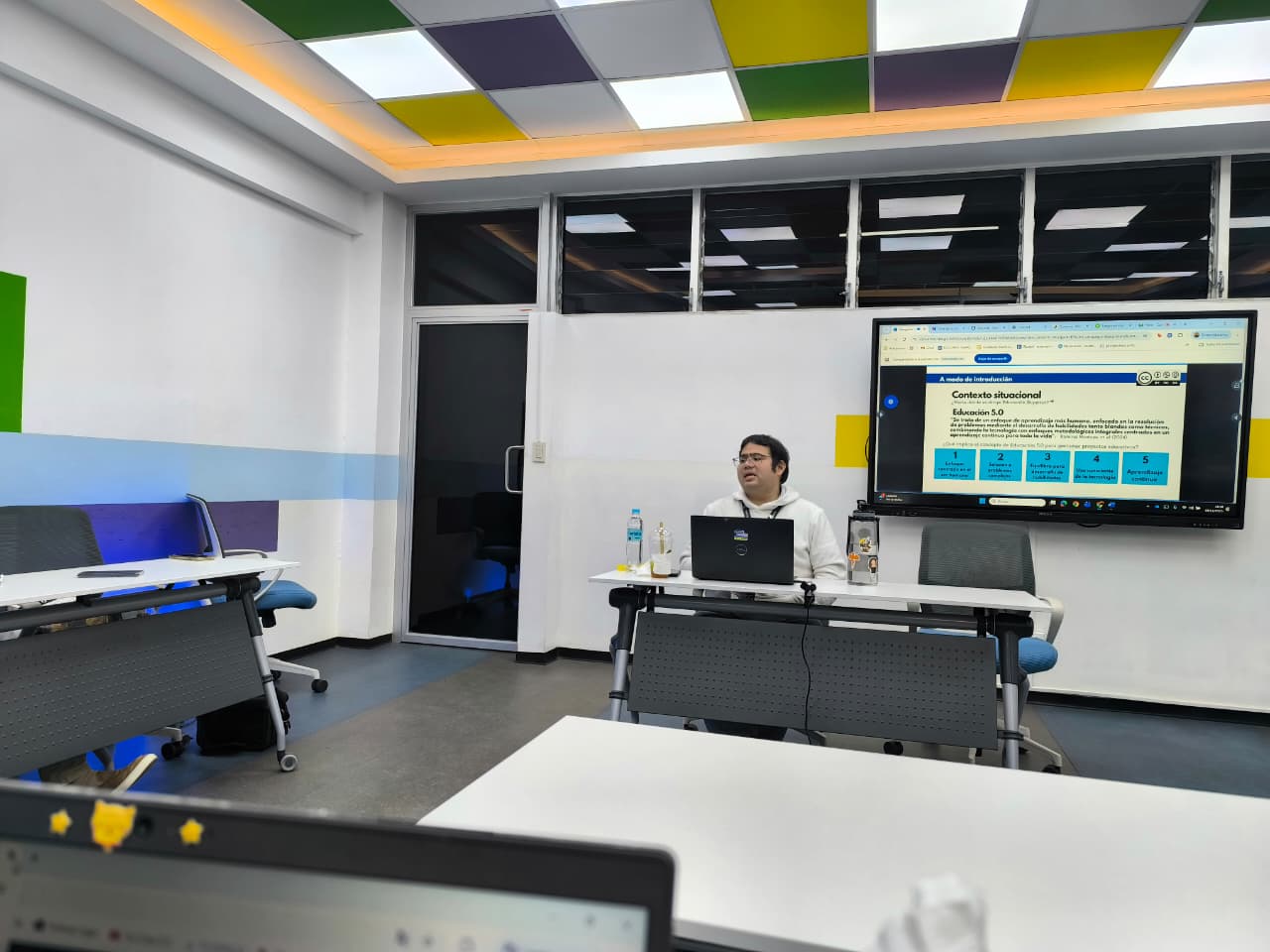 Disruptivo inaugura ciclo de conferencias con un taller de Inteligencia artificial y nuevas estrategias educativas