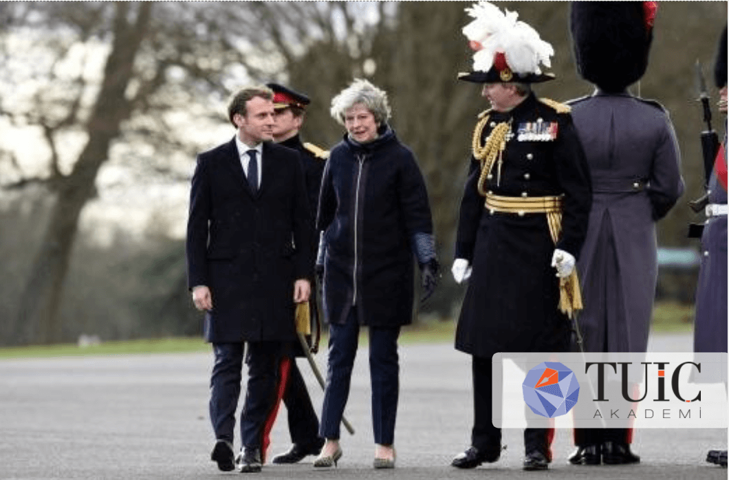 Fransa Cumhurbaşkanı Macron İngiltere’de Theresa May ile Görüştü