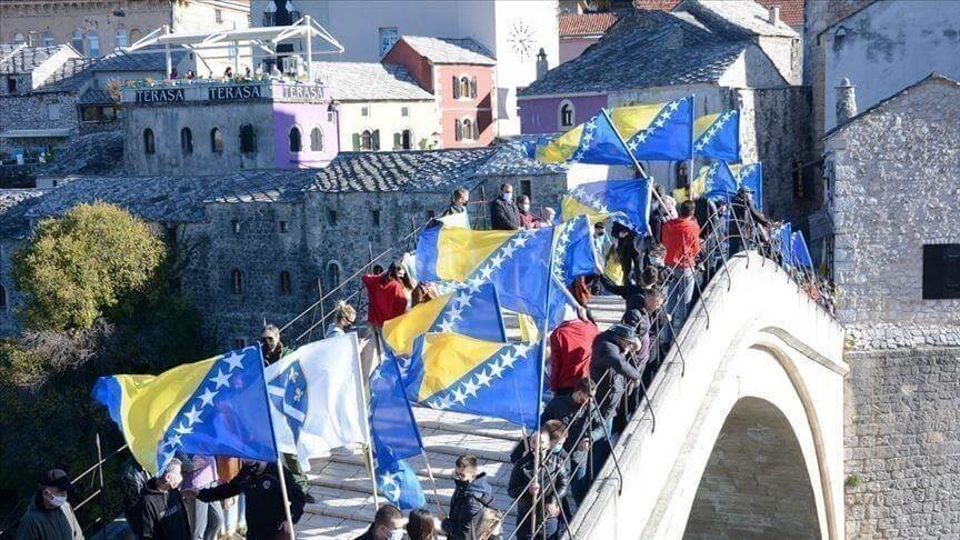 Bosna’da Barış Tehlikeli Bir Şekilde Uçurumun Eşiğinde
