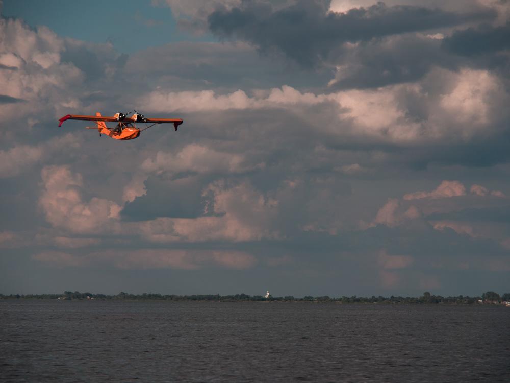 Mehr Wasserlflugzeug.