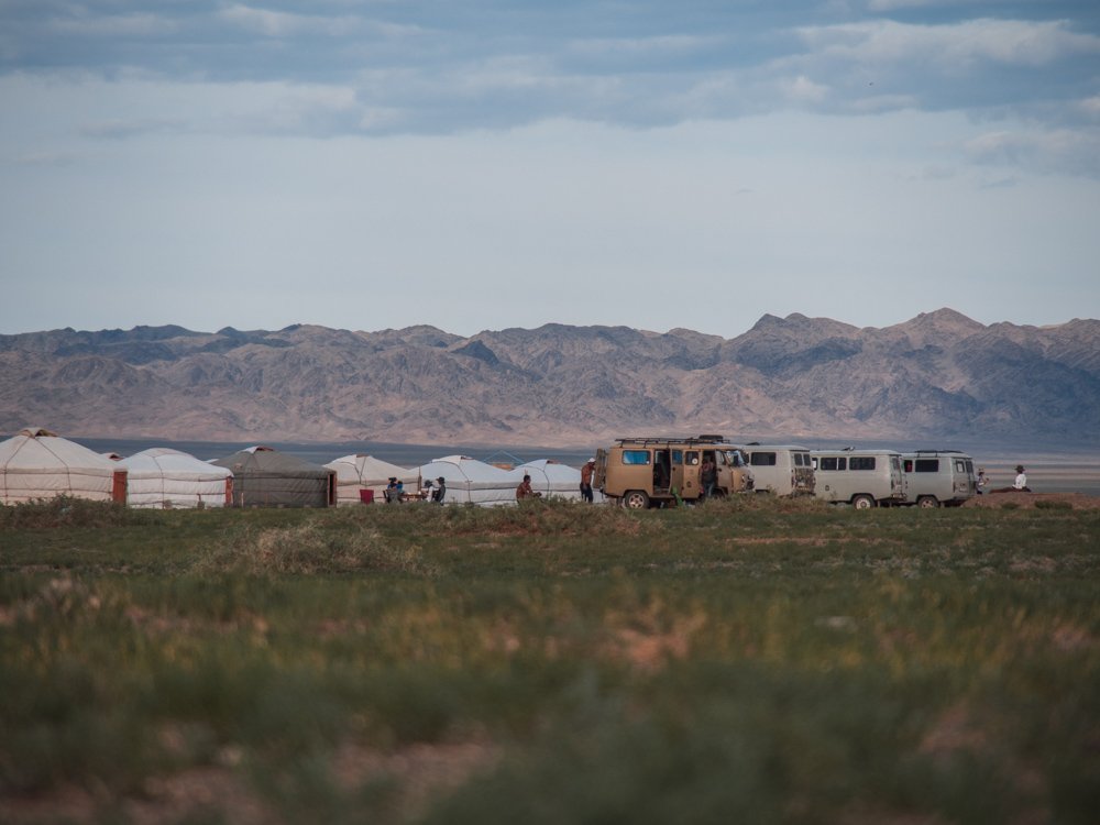 Konkurrenzcamp mit Konkurrenz-Autos