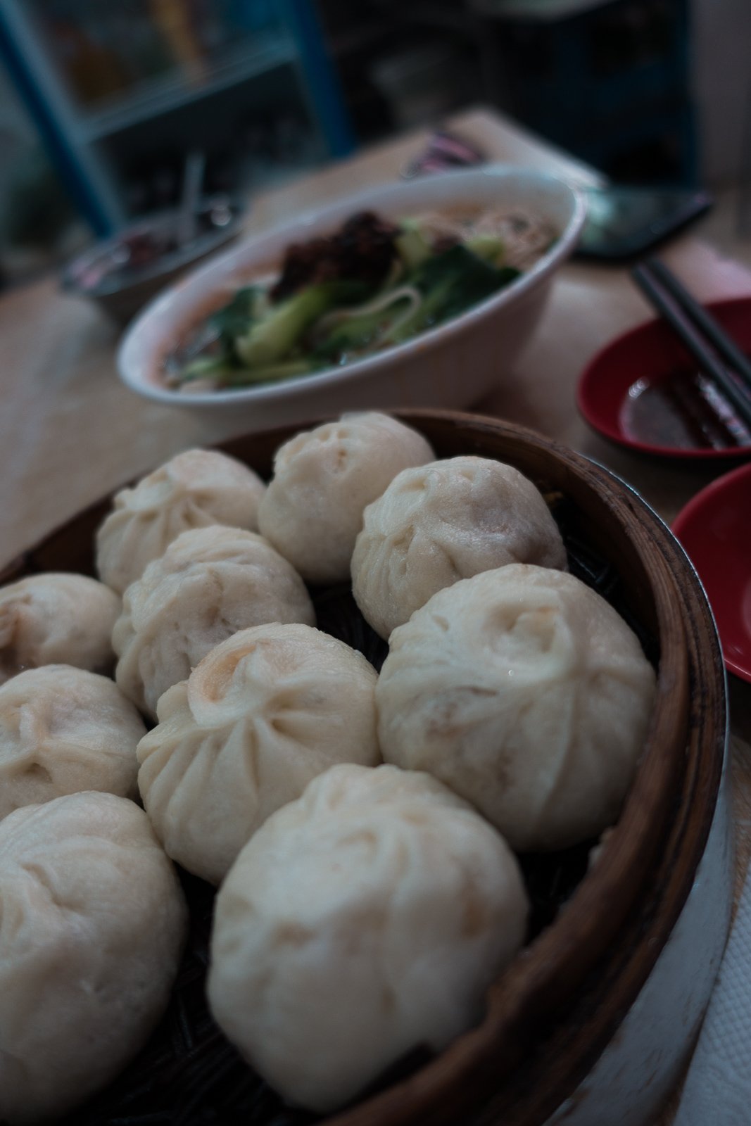 Ungefähr Hefeknödel mit Hackfleisch gefüllt + Schärfste Suppe von Welt