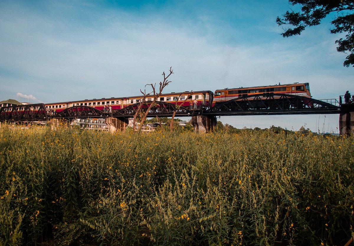 Brücke mit Zug