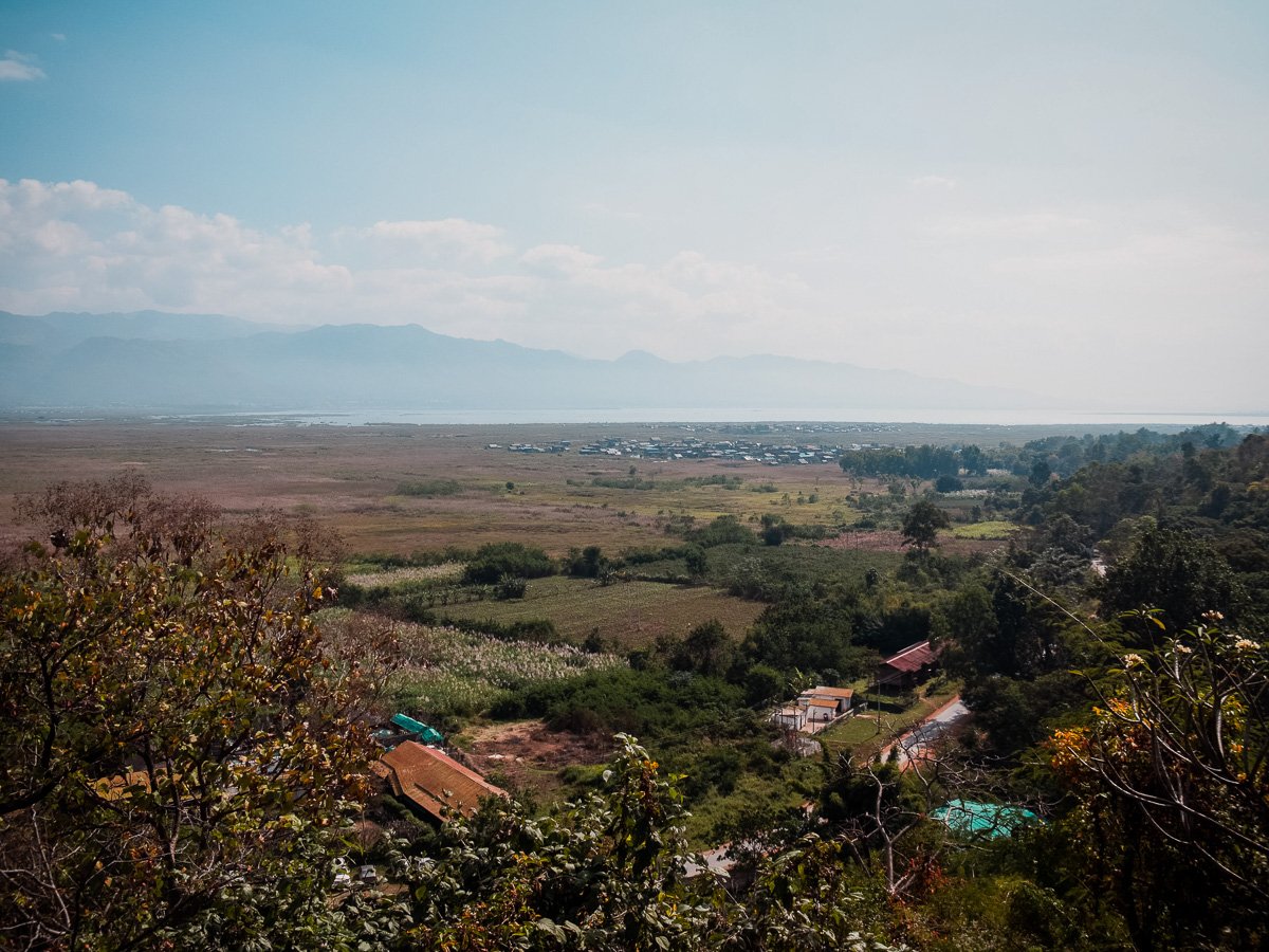 da hinter ist der See