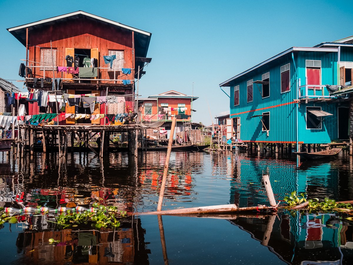 mitten durch den Ort