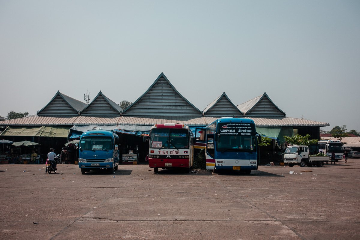 Der pummelige neben dem mit dem langen Gesicht