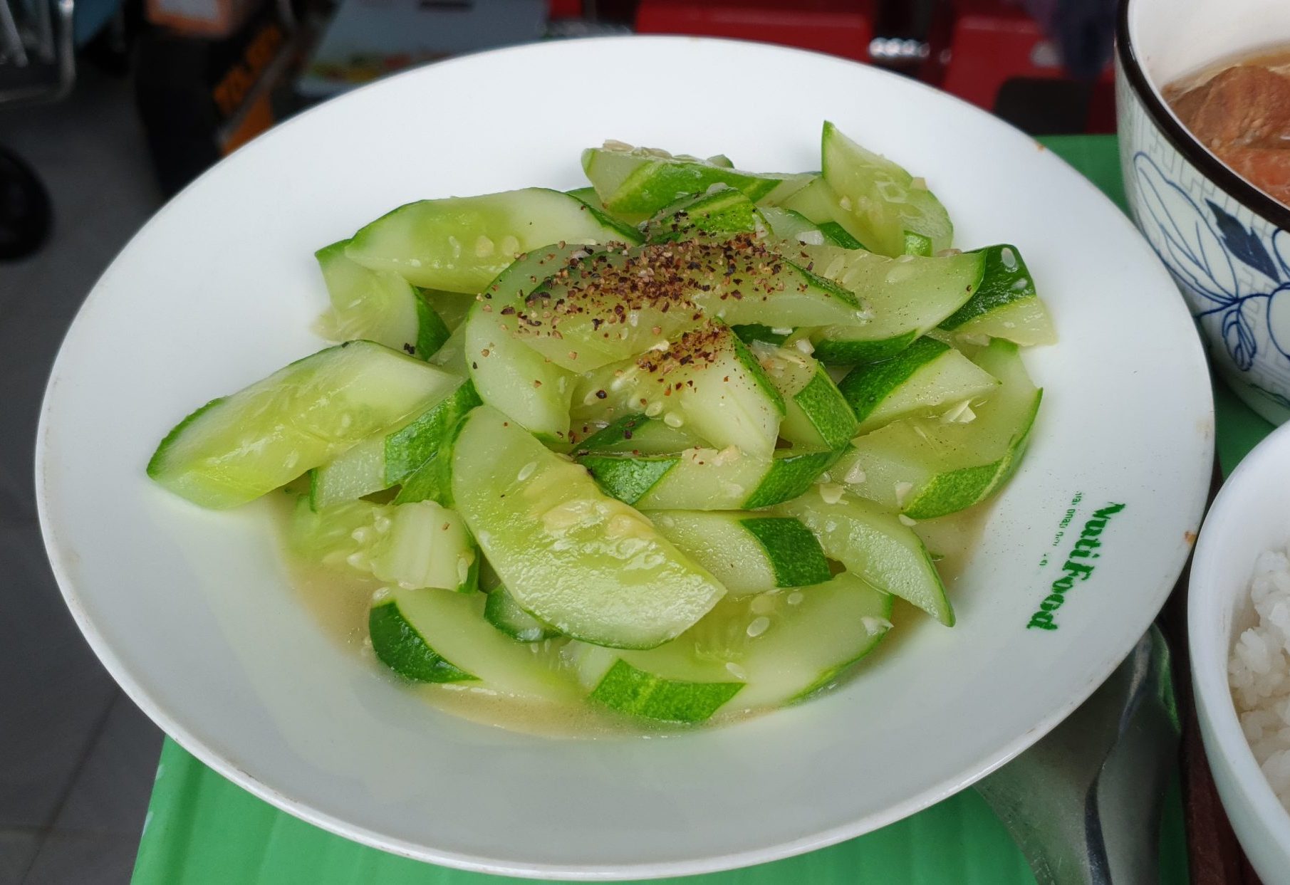 Concombre sauté à l'ail à la vietnamienne - www.tulinhduong.com