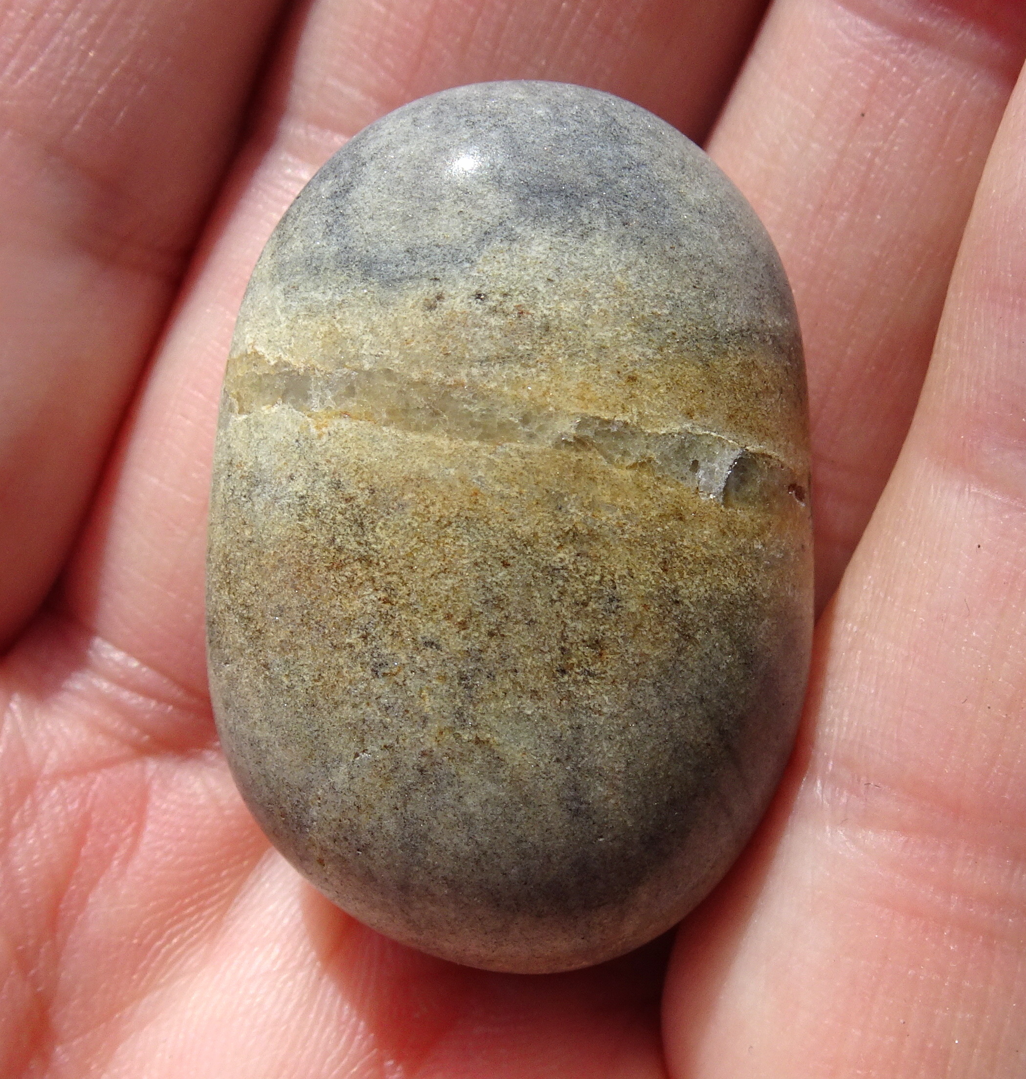 Pastel coloured with a quartz band.