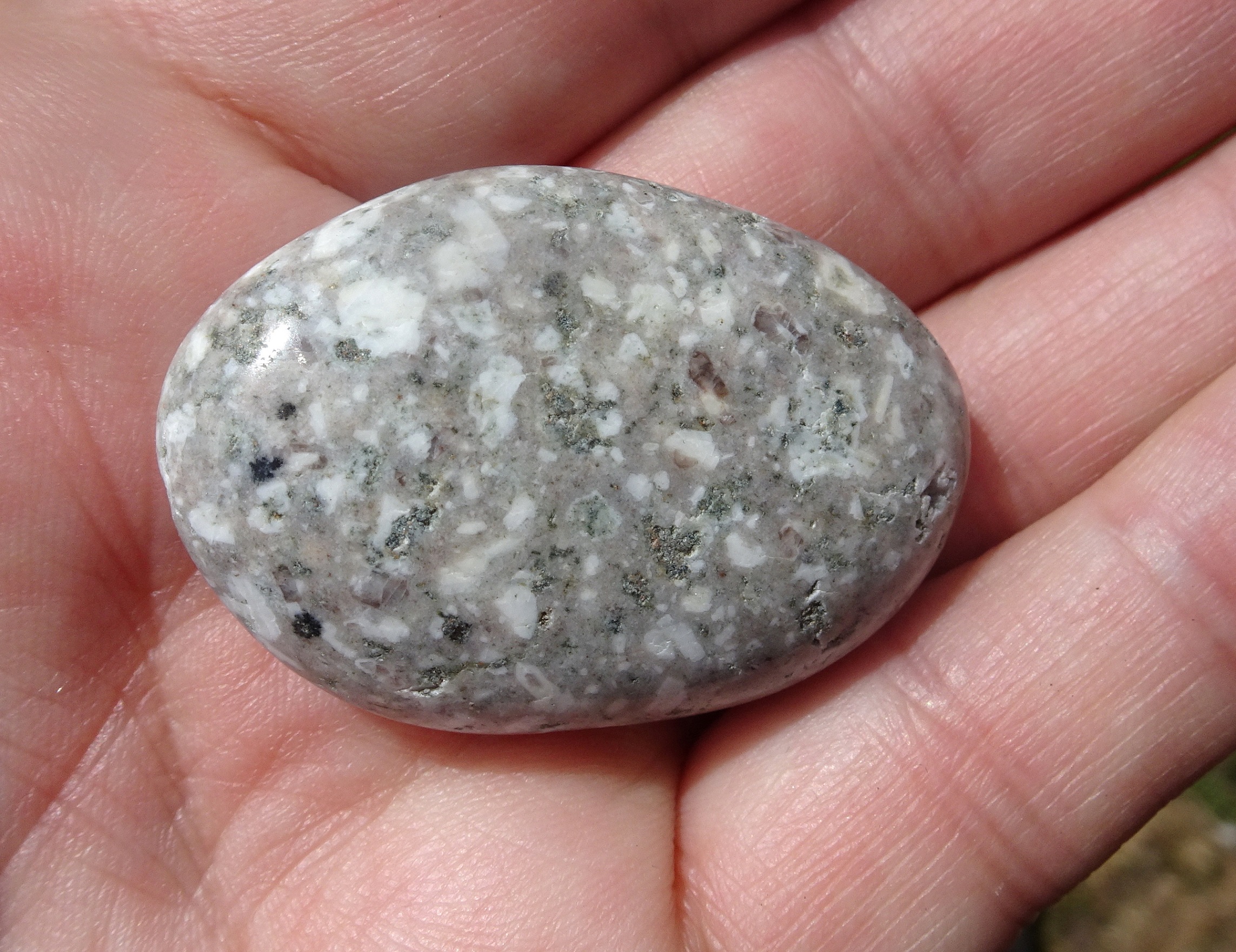 A light-coloured stone with a complex structure.