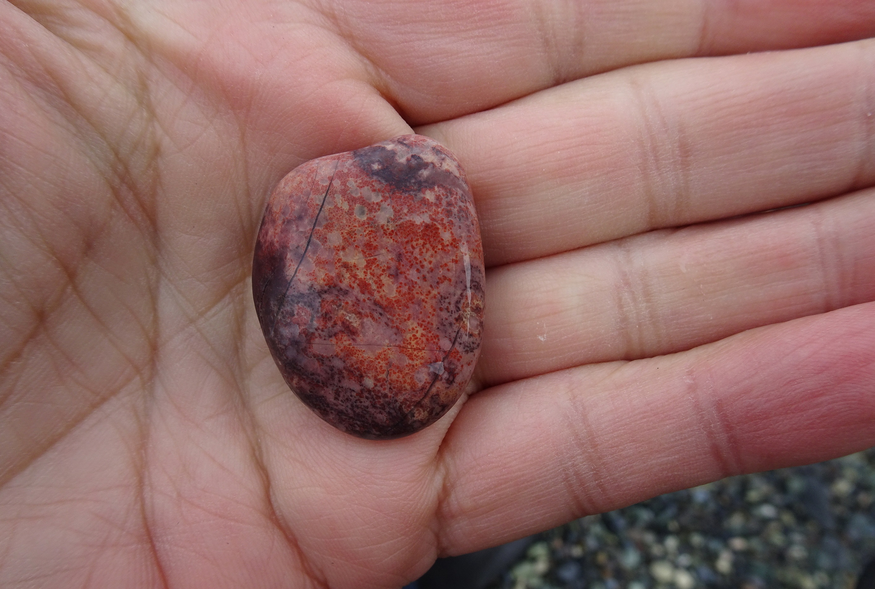 Stunning small stone.
